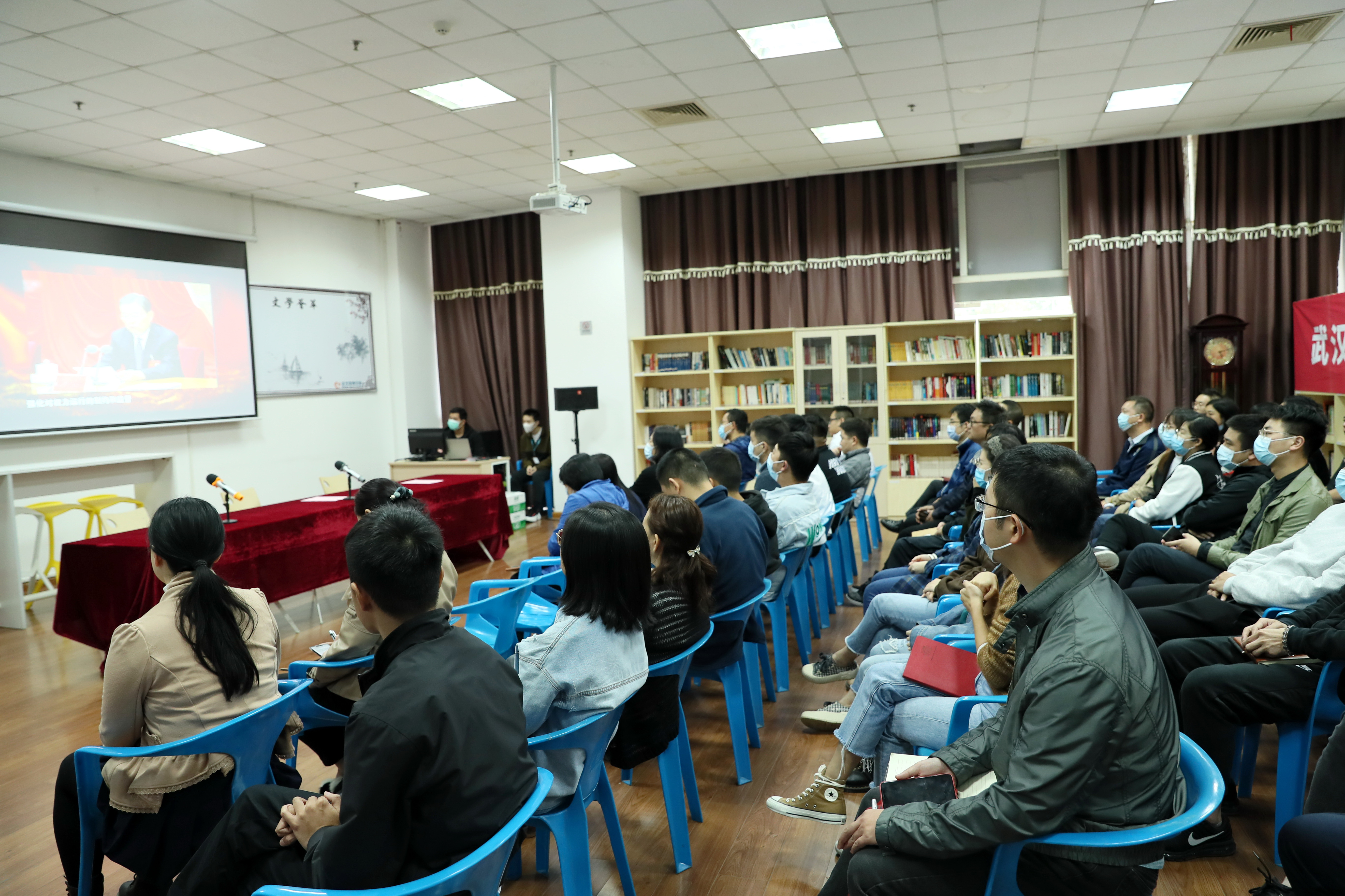“廉政党课+警示教育” 公司双管齐下开展廉政教育活动(图2) “廉政党课+警示教育” 公司双管齐下开展廉政教育活动(图2)