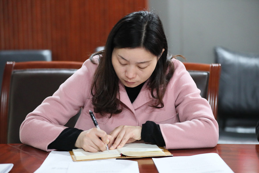 先学一步 学深一层 九游体育纪委传达学习十九届四中全会精神(图4) 先学一步 学深一层 九游体育纪委传达学习十九届四中全会精神(图4)