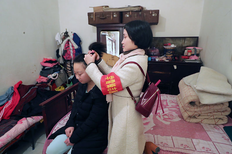 九游体育春节前进社区慰问留守儿童(图2) 九游体育春节前进社区慰问留守儿童(图2)