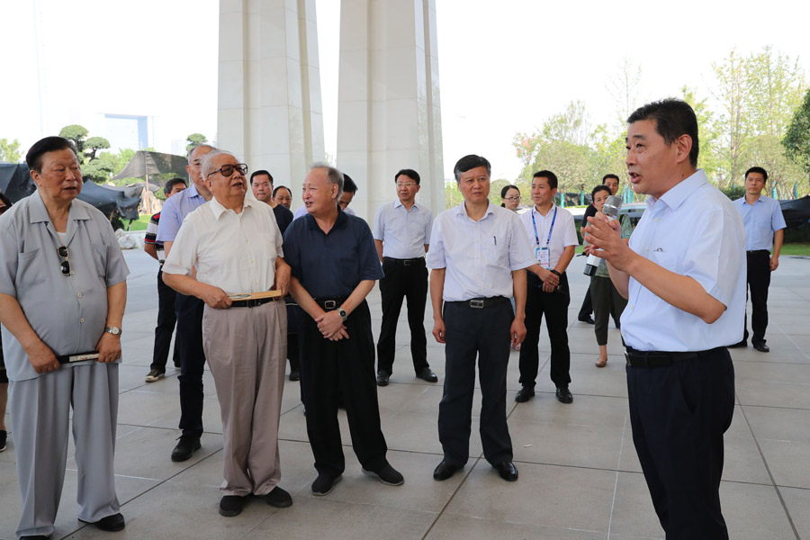 省老领导考察九游体育(图1) 省老领导考察九游体育(图1)