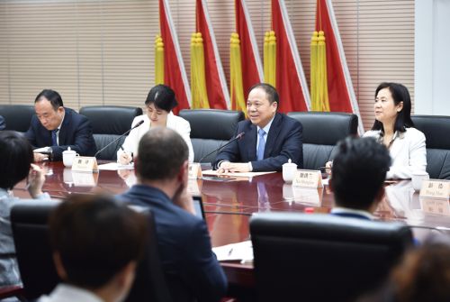 全球最顶尖汽车赛事“勒芒24小时耐力赛” 明年来我区开跑(图2) 全球最顶尖汽车赛事“勒芒24小时耐力赛” 明年来我区开跑(图2)