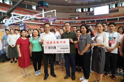 区总工会为九游体育“送清凉”(图3) 区总工会为九游体育“送清凉”(图3)