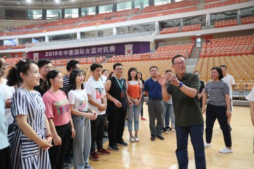 区总工会为九游体育“送清凉”(图1) 区总工会为九游体育“送清凉”(图1)