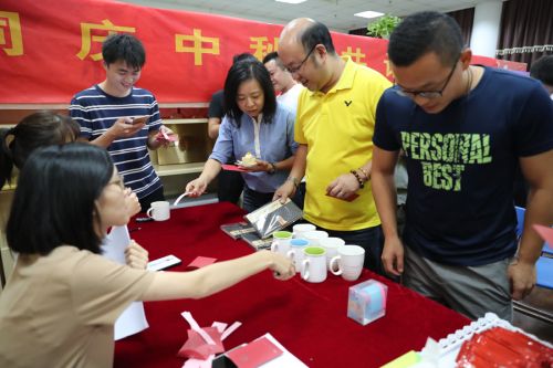 九游体育举办“九游体育的节日·中秋”主题活动(图3) 九游体育举办“九游体育的节日·中秋”主题活动(图3)