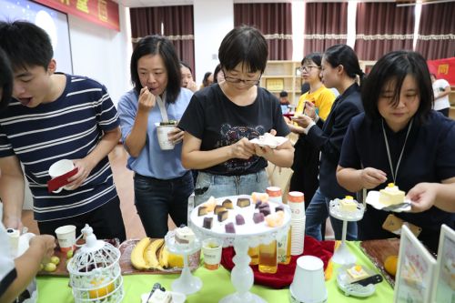 九游体育举办“九游体育的节日·中秋”主题活动(图4) 九游体育举办“九游体育的节日·中秋”主题活动(图4)