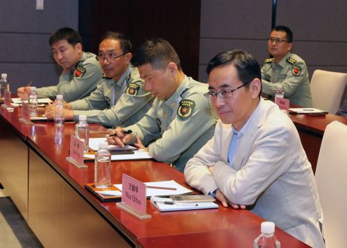 四百建设者奋战军运会主场馆(图6) 四百建设者奋战军运会主场馆(图6)