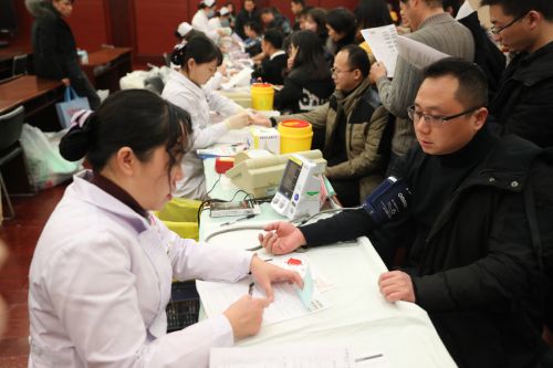 献出一滴血 汇聚一份爱 ——九游体育组织开展无偿献血活动(图7) 献出一滴血 汇聚一份爱 ——九游体育组织开展无偿献血活动(图7)