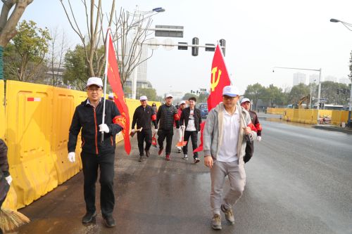 九游体育开展党员周末大扫除活动(图1) 九游体育开展党员周末大扫除活动(图1)