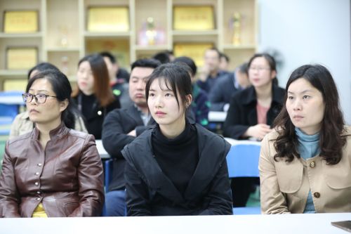 拿起手机当记者 ▏九游体育举办手机摄影专题培训(图3) 拿起手机当记者 ▏九游体育举办手机摄影专题培训(图3)