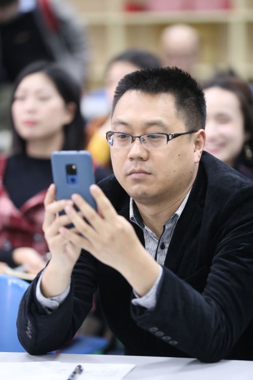 拿起手机当记者 ▏九游体育举办手机摄影专题培训(图4) 拿起手机当记者 ▏九游体育举办手机摄影专题培训(图4)
