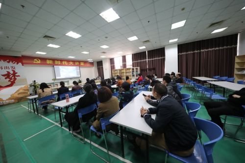 拿起手机当记者 ▏九游体育举办手机摄影专题培训(图1) 拿起手机当记者 ▏九游体育举办手机摄影专题培训(图1)