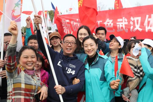 “与军运同行”徒步活动上演“快闪” 九游体育作为企业代表队第一方阵登场(图1) “与军运同行”徒步活动上演“快闪” 九游体育作为企业代表队第一方阵登场(图1)