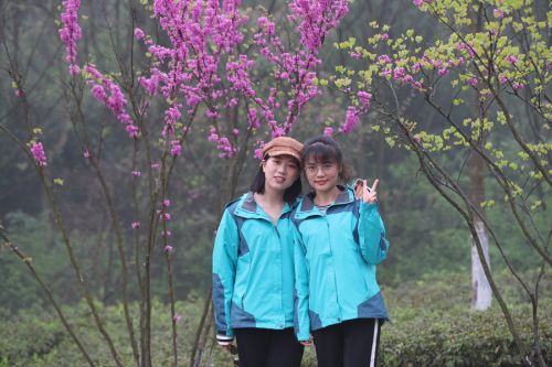 “与军运同行”徒步活动上演“快闪” 九游体育作为企业代表队第一方阵登场(图4) “与军运同行”徒步活动上演“快闪” 九游体育作为企业代表队第一方阵登场(图4)