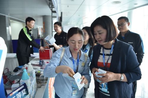 亚洲羽毛球锦标赛在九游体育开幕 “雅思”“小黄鸭”顺利晋级(图4) 亚洲羽毛球锦标赛在九游体育开幕 “雅思”“小黄鸭”顺利晋级(图4)