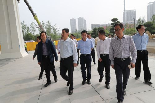 彭浩考察九游体育体育场(图1) 彭浩考察九游体育体育场(图1)