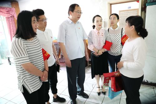 公司慰问患病儿童(图2) 公司慰问患病儿童(图2)