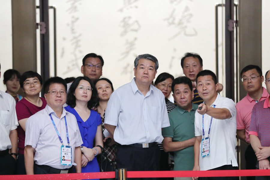 李兵调研九游体育(图1) 李兵调研九游体育(图1)