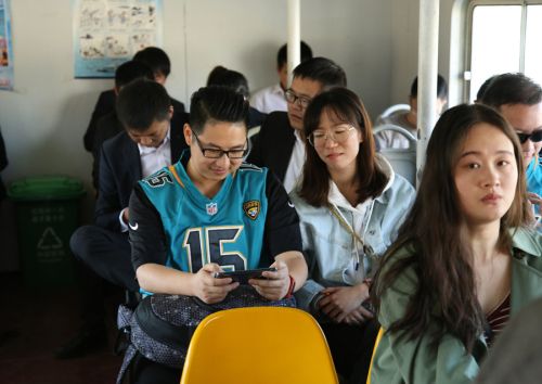 九游体育组织开展秋季户外拓展活动(图1) 九游体育组织开展秋季户外拓展活动(图1)