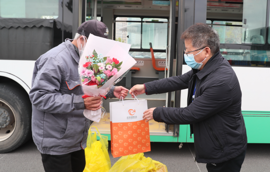 武汉开发区九游体育方舱医院休舱(图3) 武汉开发区九游体育方舱医院休舱(图3)